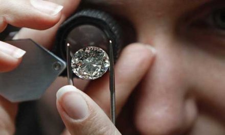 Berlian Asli Dan Sintetis: Cara Mengenali Dan Merawatnya