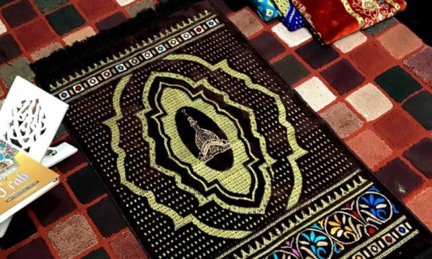 Desain Sajadah Unik Yang Bisa Menambah Kekhusyukan Sholat