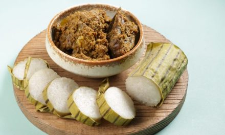 Lontong: Kuliner Tradisional Yang Tak Pernah Lekang Oleh Waktu