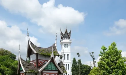 Jam Gadang Bukittinggi: Sejarah, Arsitektur, Dan Fakta Unik