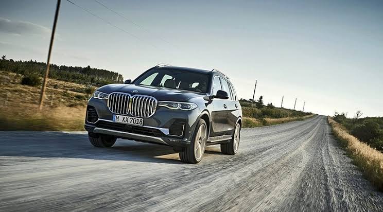 BMW X7: Perkembangan Teknologi Dan Desain Kendaraannya