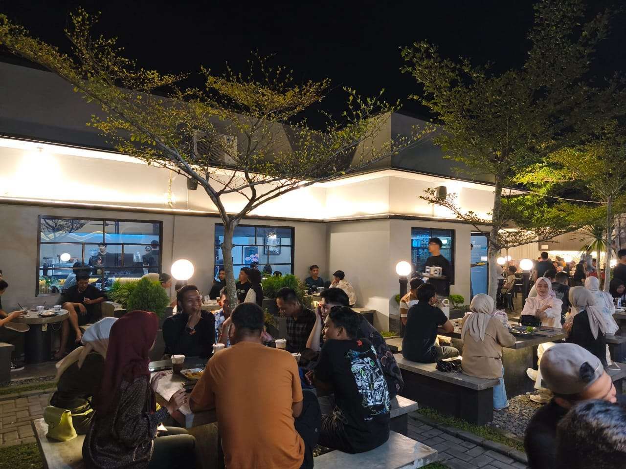Coffee Shop: Tempat Ngopi Menjadi Favorit Generasi Muda?