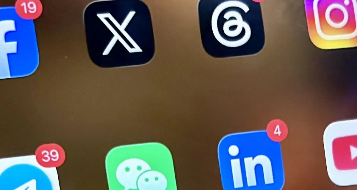 Komunitas Online: Ruang Interaksi Yang Mempertemukan Orang