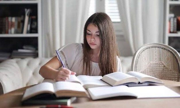 Mengungkapkan Perasaan; Gagasan melalui Keindahan Bahasa