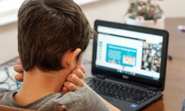 Perlindungan Anak Di Internet: Menghadapi Risiko Konten Digital